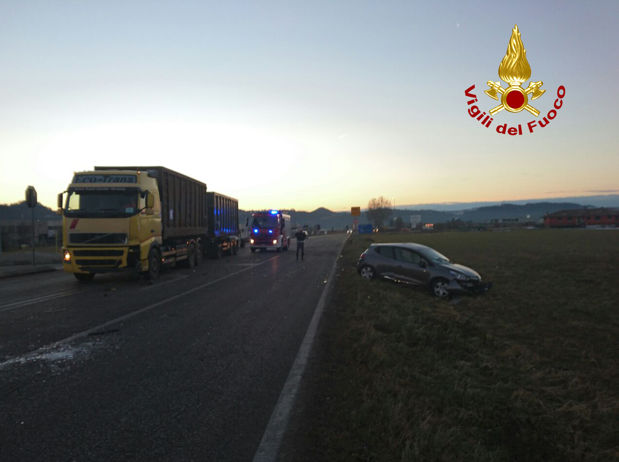 CORNEDO (VI): SCONTRO AUTO-TIR, UN FERITO GRAVE